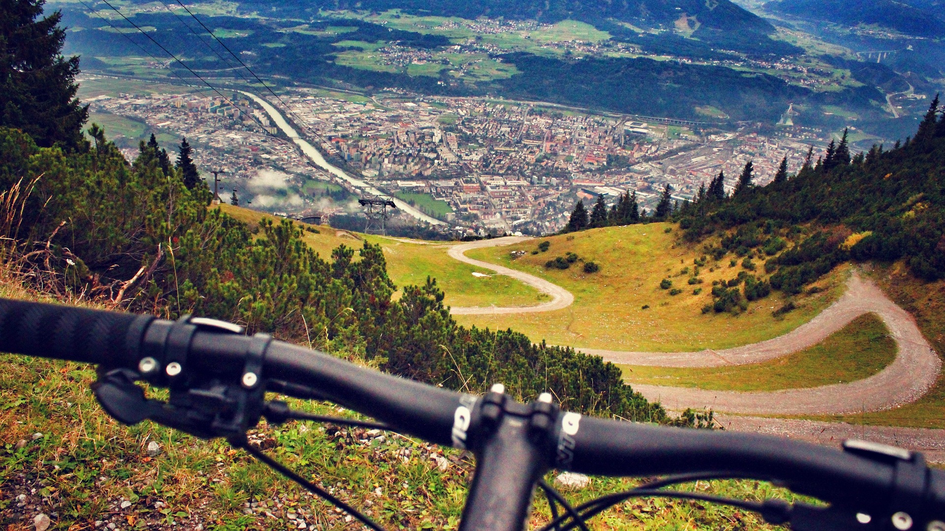 Mountain Bike auf Nordkette mit Blick auf Innsbruck